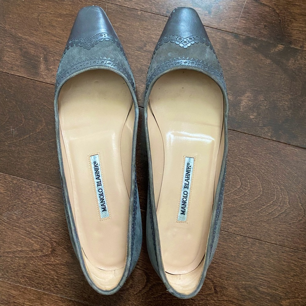 Manolo Blanik 40.5 grey suede flats